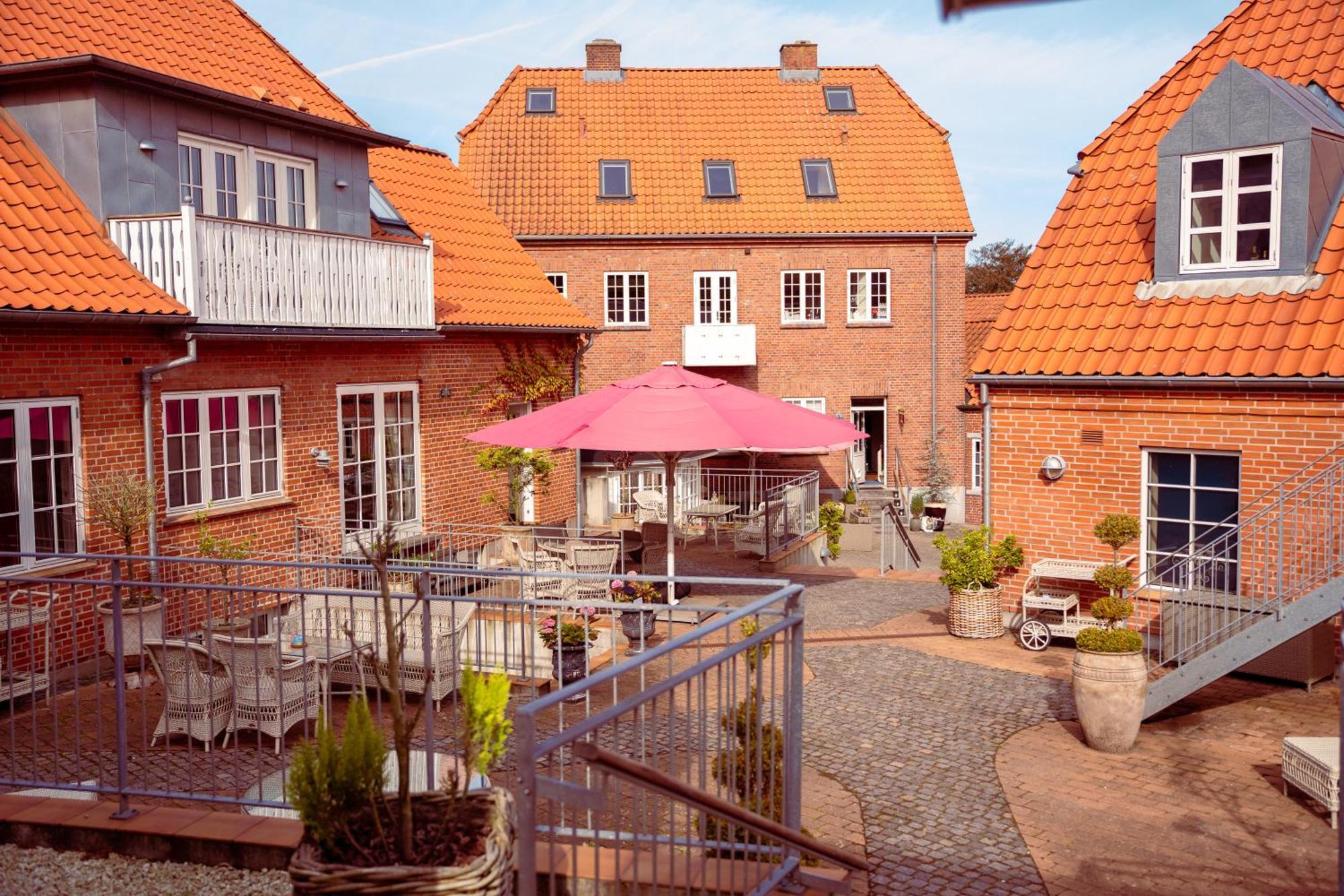 Boutique Hotel Postgarden Holsted Exterior photo